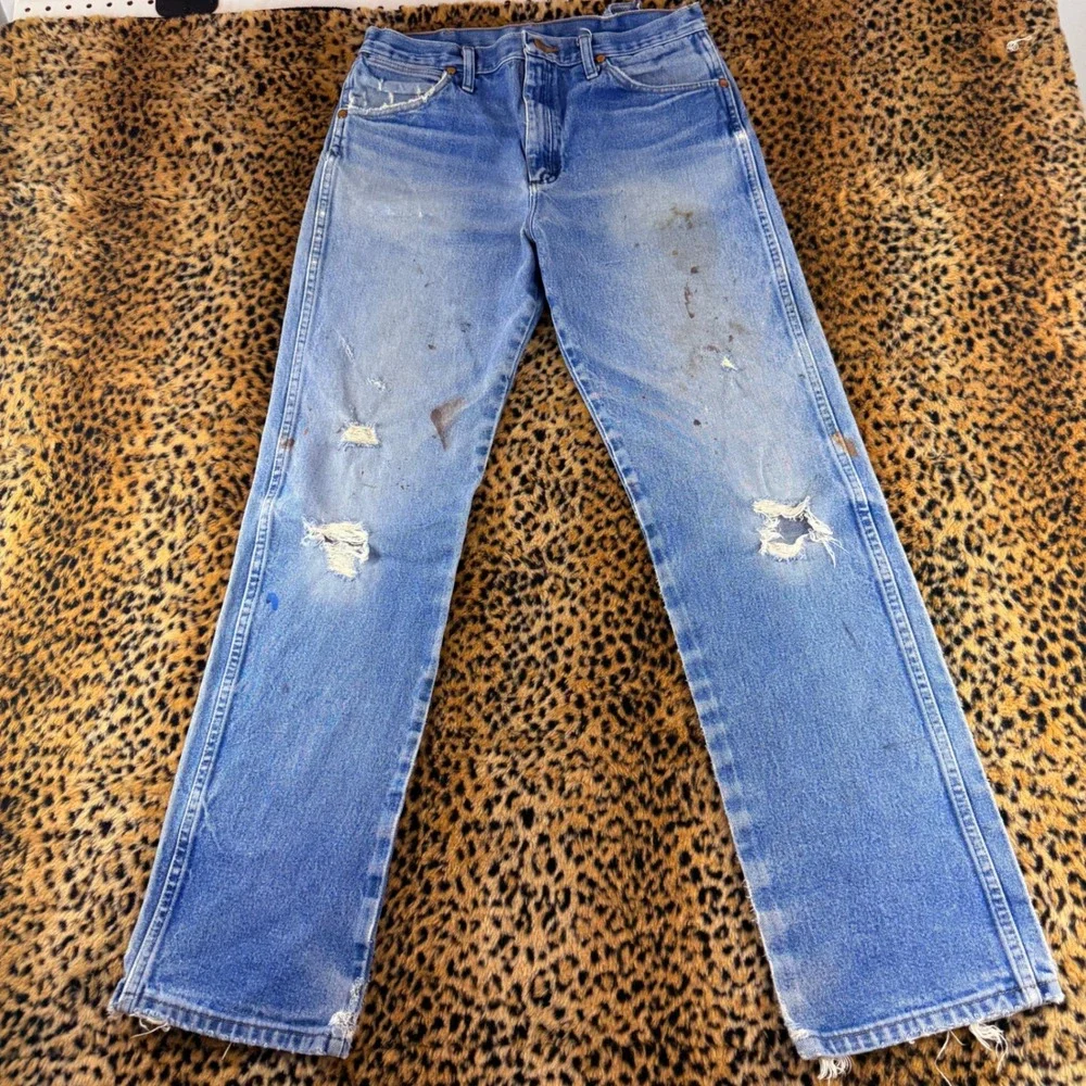 Vintage Wrangler 13MWZ Cowboy Cut Denim Blue Jeans Distressed Mens 33x34